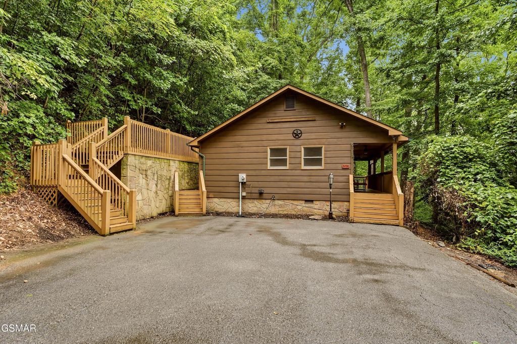 3770 Ravens Den Way, Sevierville, TN 37862