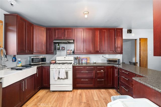 1077 N La Cadena, Colton, CA 92324