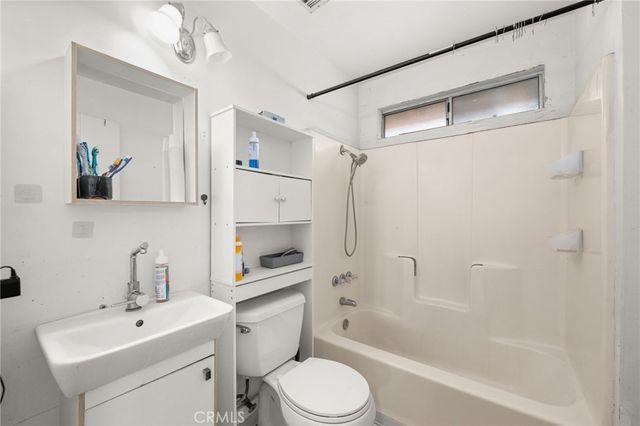 1077 N La Cadena, Colton, CA 92324