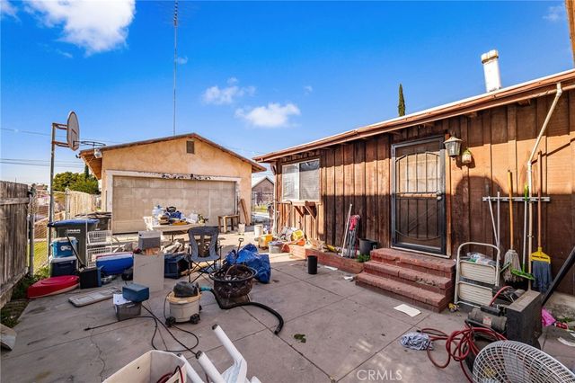 1077 N La Cadena, Colton, CA 92324