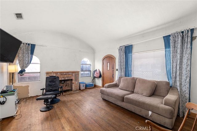 1077 N La Cadena, Colton, CA 92324