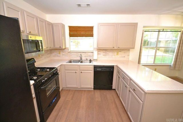 50 Meadow Ridge Loop, Maumelle, AR 72113