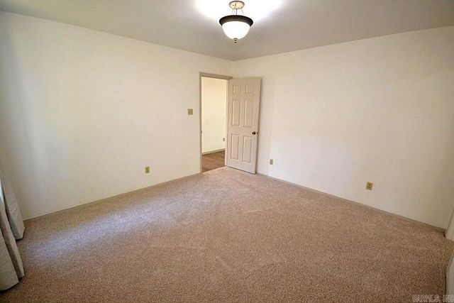 50 Meadow Ridge Loop, Maumelle, AR 72113
