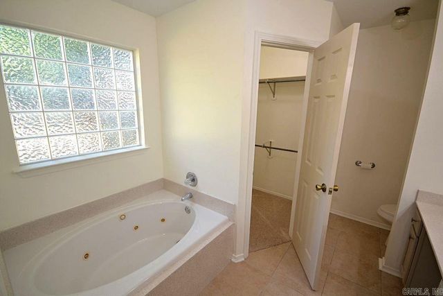 50 Meadow Ridge Loop, Maumelle, AR 72113