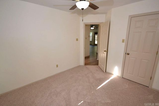 50 Meadow Ridge Loop, Maumelle, AR 72113