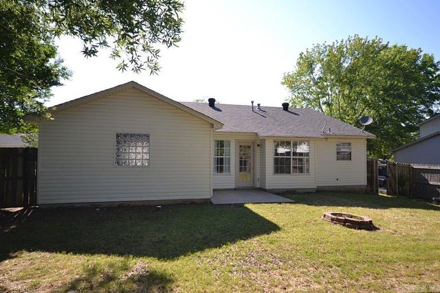 50 Meadow Ridge Loop, Maumelle, AR 72113