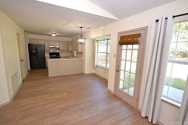 50 Meadow Ridge Loop, Maumelle, AR 72113