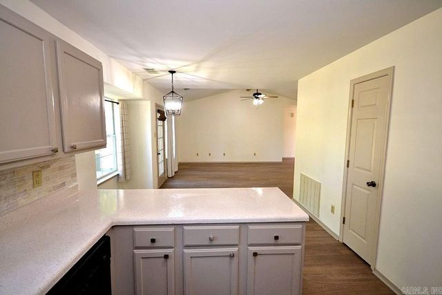 50 Meadow Ridge Loop, Maumelle, AR 72113