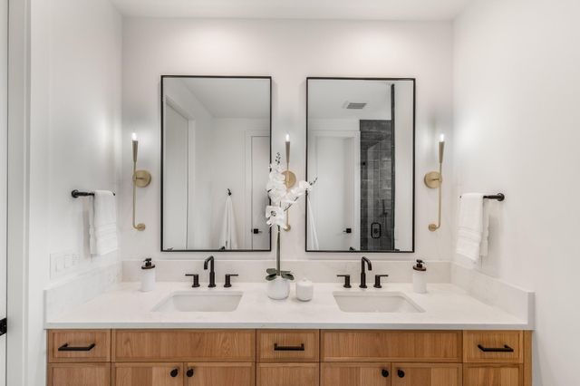 943 E 52nd ST, Austin, TX 78751