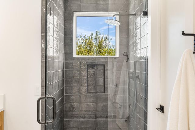 943 E 52nd ST, Austin, TX 78751