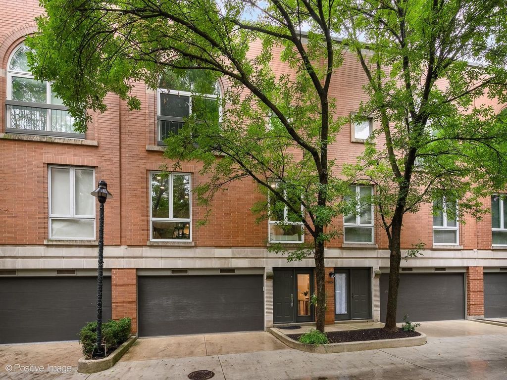 2659 N GREENVIEW Avenue, Chicago, IL 60614 — exterior