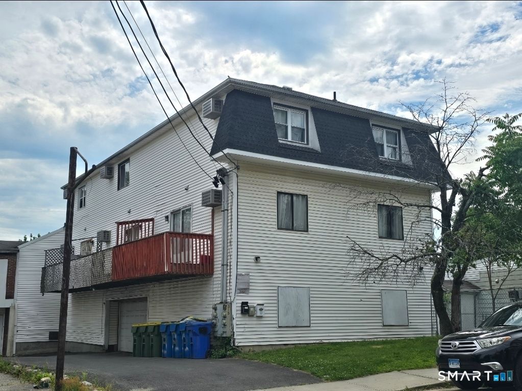 315 Congress Avenue B, Waterbury, CT 06708