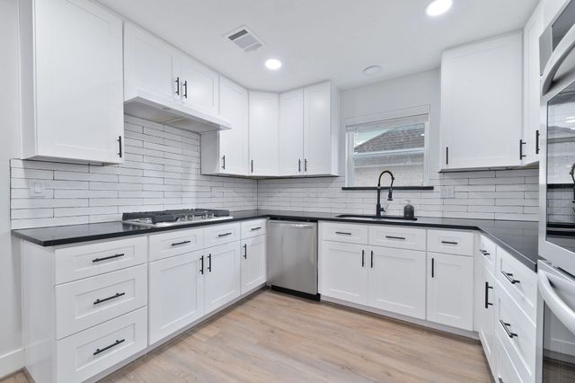 11707 Fawnview Drive, Houston, TX 77070