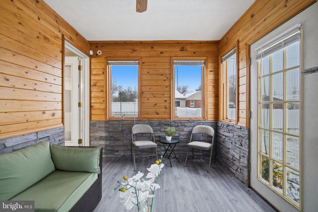 1950 OXFORD DR, Allentown, PA 18103