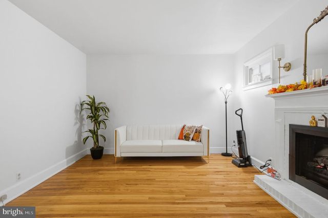 1950 OXFORD DR, Allentown, PA 18103