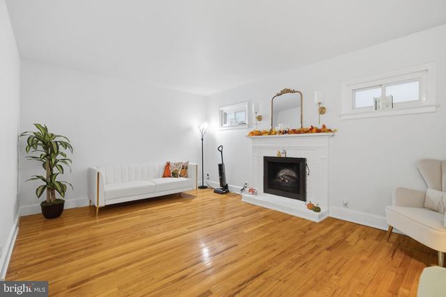 1950 OXFORD DR, Allentown, PA 18103