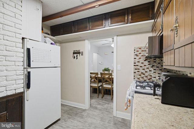 1950 OXFORD DR, Allentown, PA 18103