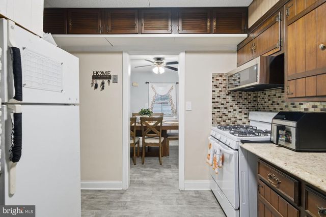 1950 OXFORD DR, Allentown, PA 18103