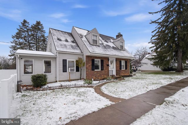 1950 OXFORD DR, Allentown, PA 18103