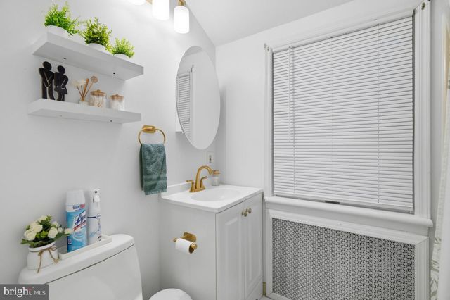 1950 OXFORD DR, Allentown, PA 18103