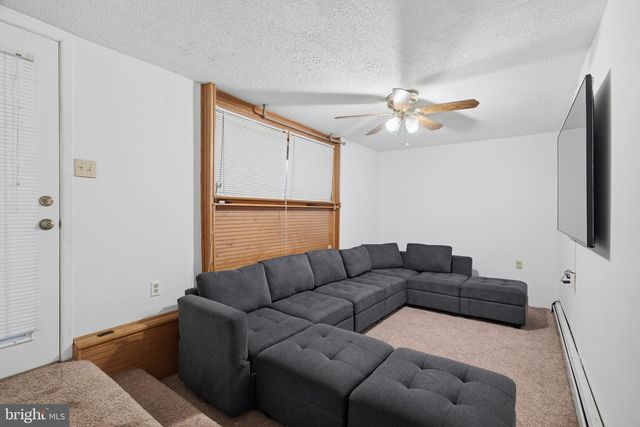 1950 OXFORD DR, Allentown, PA 18103