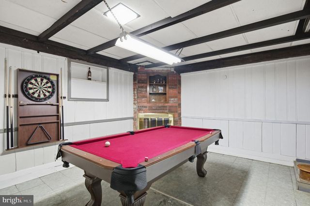 1950 OXFORD DR, Allentown, PA 18103