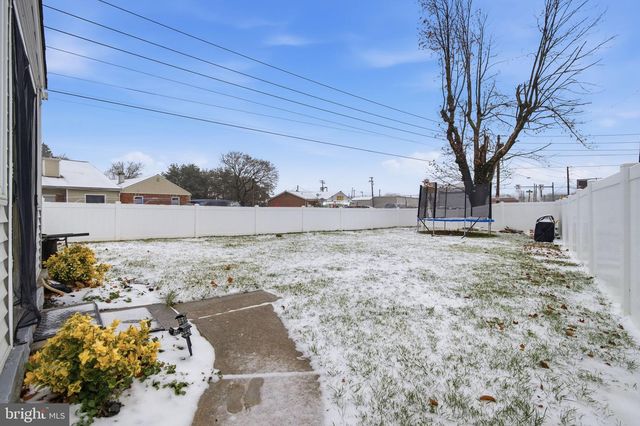 1950 OXFORD DR, Allentown, PA 18103