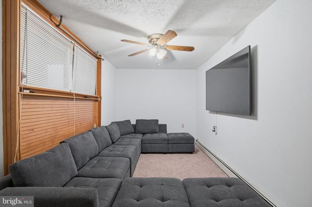 1950 OXFORD DR, Allentown, PA 18103