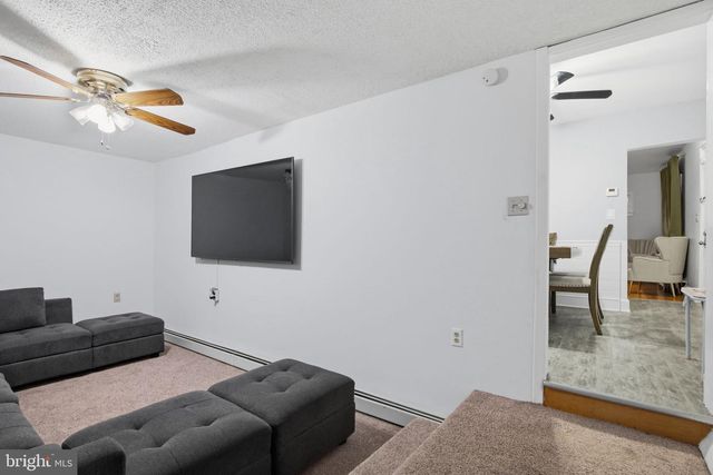 1950 OXFORD DR, Allentown, PA 18103