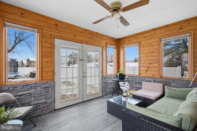 1950 OXFORD DR, Allentown, PA 18103