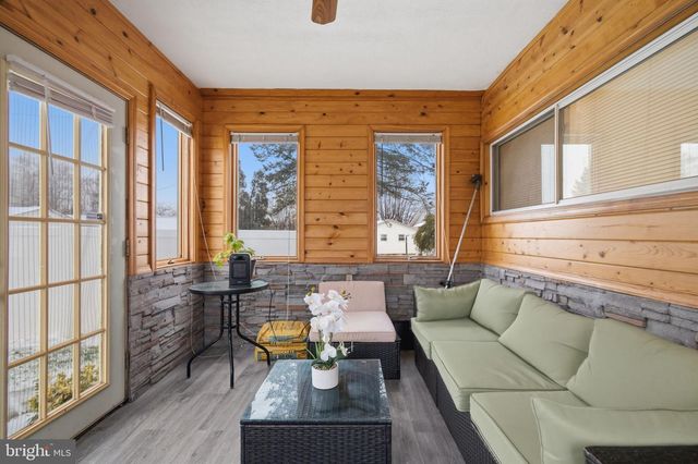 1950 OXFORD DR, Allentown, PA 18103