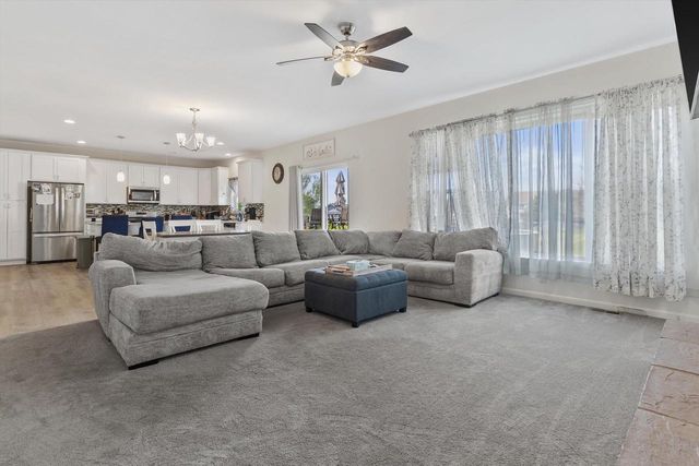 320 W Hunt AVENUE, Twin Lakes, WI 53181