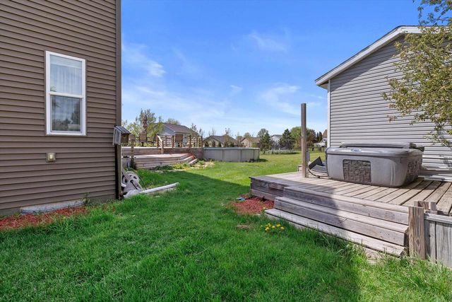 320 W Hunt AVENUE, Twin Lakes, WI 53181