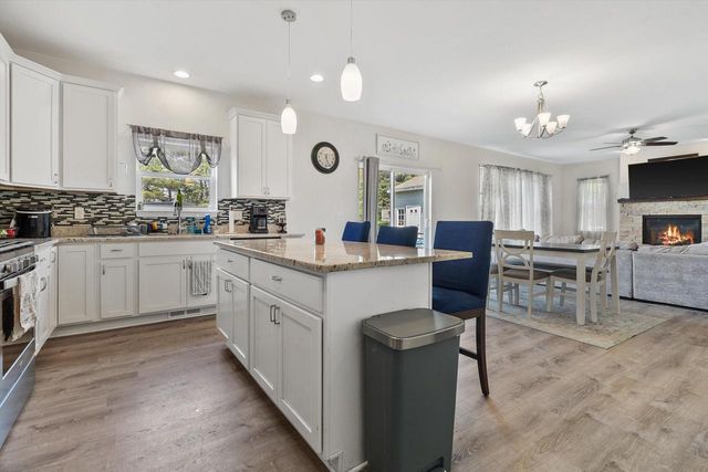 320 W Hunt AVENUE, Twin Lakes, WI 53181