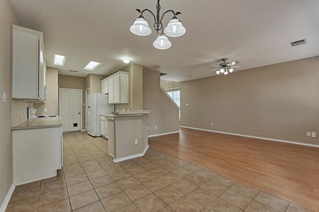 106 E Stedhill Loop, The Woodlands, TX 77384