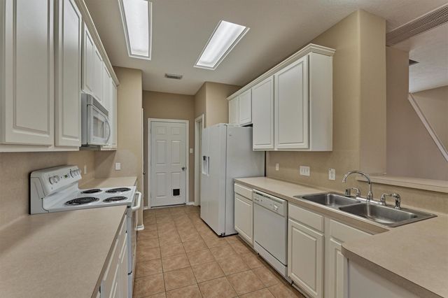 106 E Stedhill Loop, The Woodlands, TX 77384