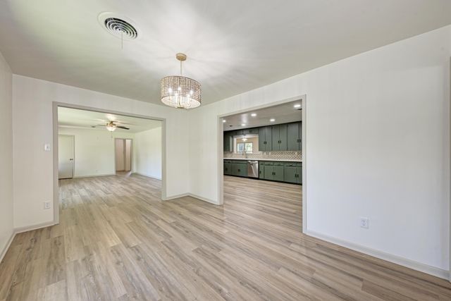 502 W Avenue A, Lampasas, TX 76550