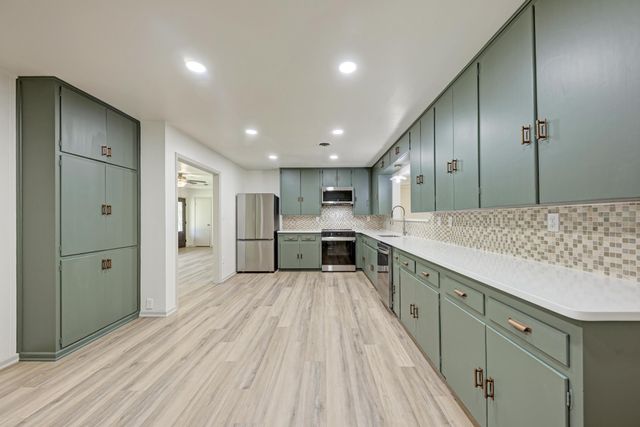 502 W Avenue A, Lampasas, TX 76550