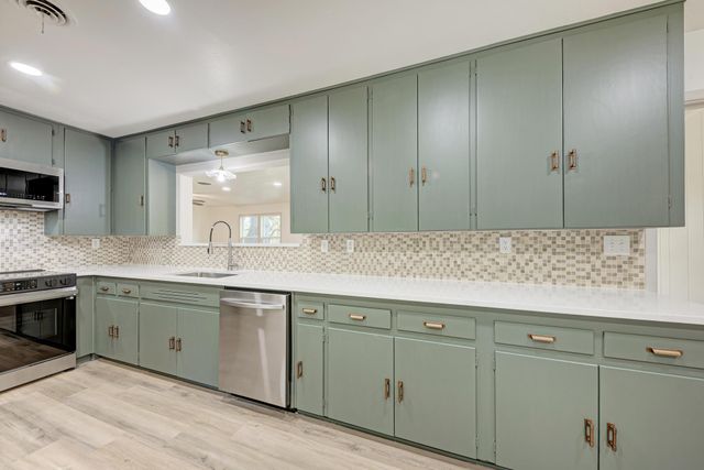 502 W Avenue A, Lampasas, TX 76550