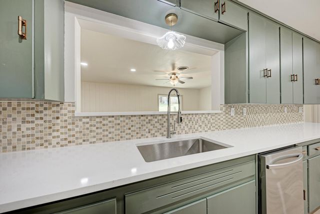 502 W Avenue A, Lampasas, TX 76550