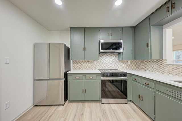 502 W Avenue A, Lampasas, TX 76550