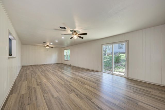 502 W Avenue A, Lampasas, TX 76550