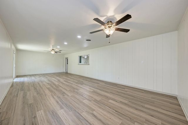 502 W Avenue A, Lampasas, TX 76550