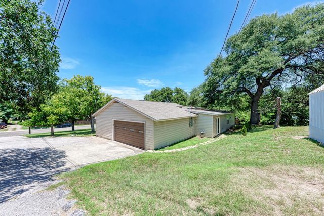 502 W Avenue A, Lampasas, TX 76550