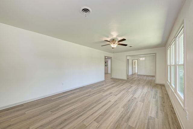 502 W Avenue A, Lampasas, TX 76550