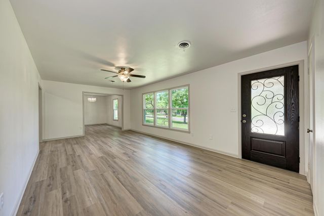 502 W Avenue A, Lampasas, TX 76550