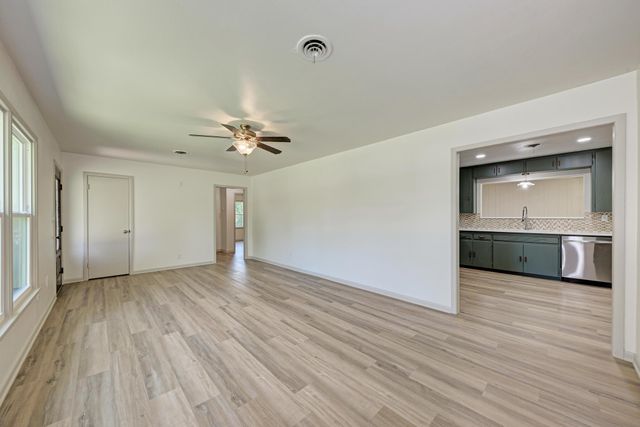502 W Avenue A, Lampasas, TX 76550