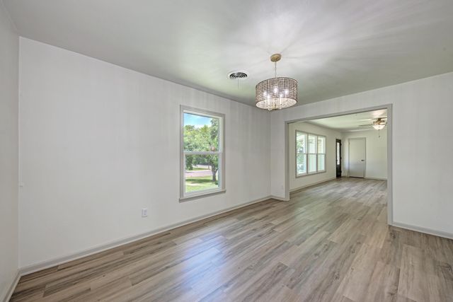 502 W Avenue A, Lampasas, TX 76550