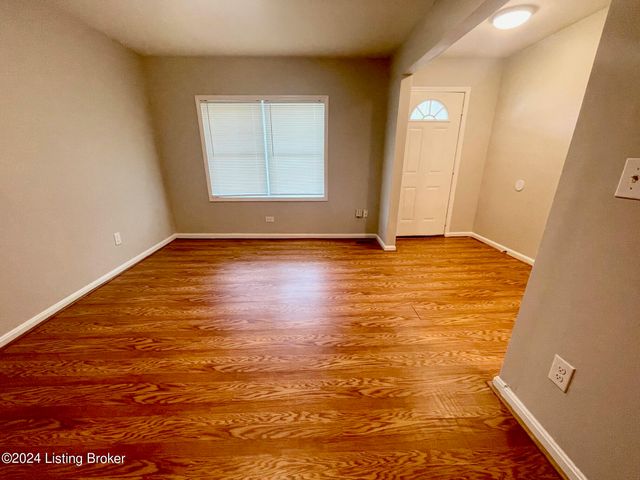 4144 Greenwood Ave, Louisville, KY 40211