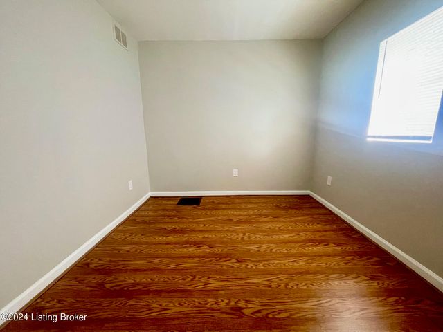 4144 Greenwood Ave, Louisville, KY 40211